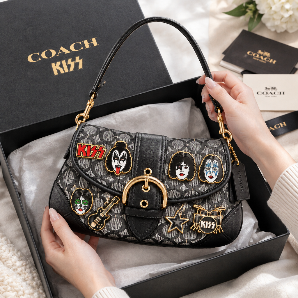Kiss Soho Bag With Charm